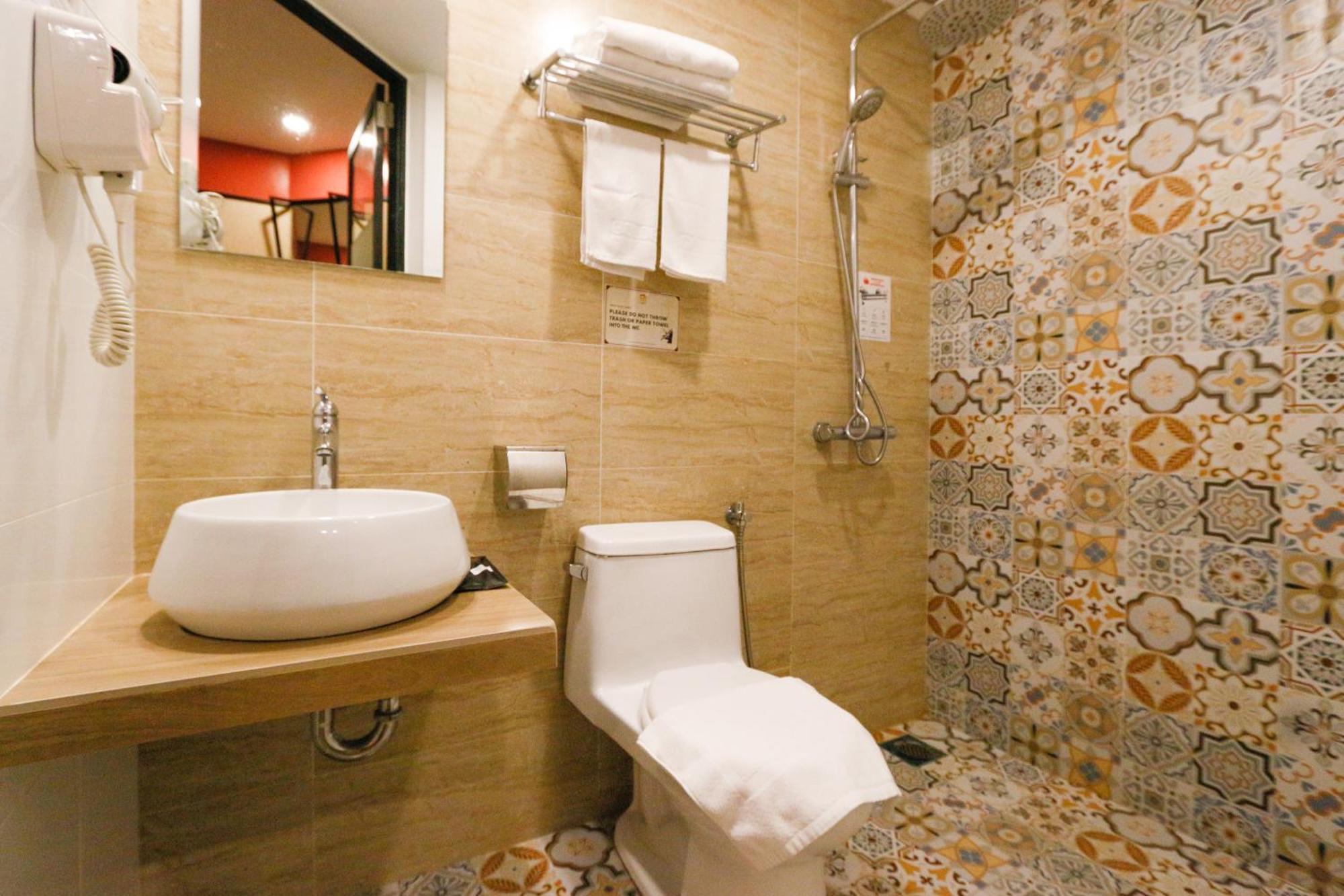 Golden Roof Hotel, Seri Iskandar Ngoại thất bức ảnh