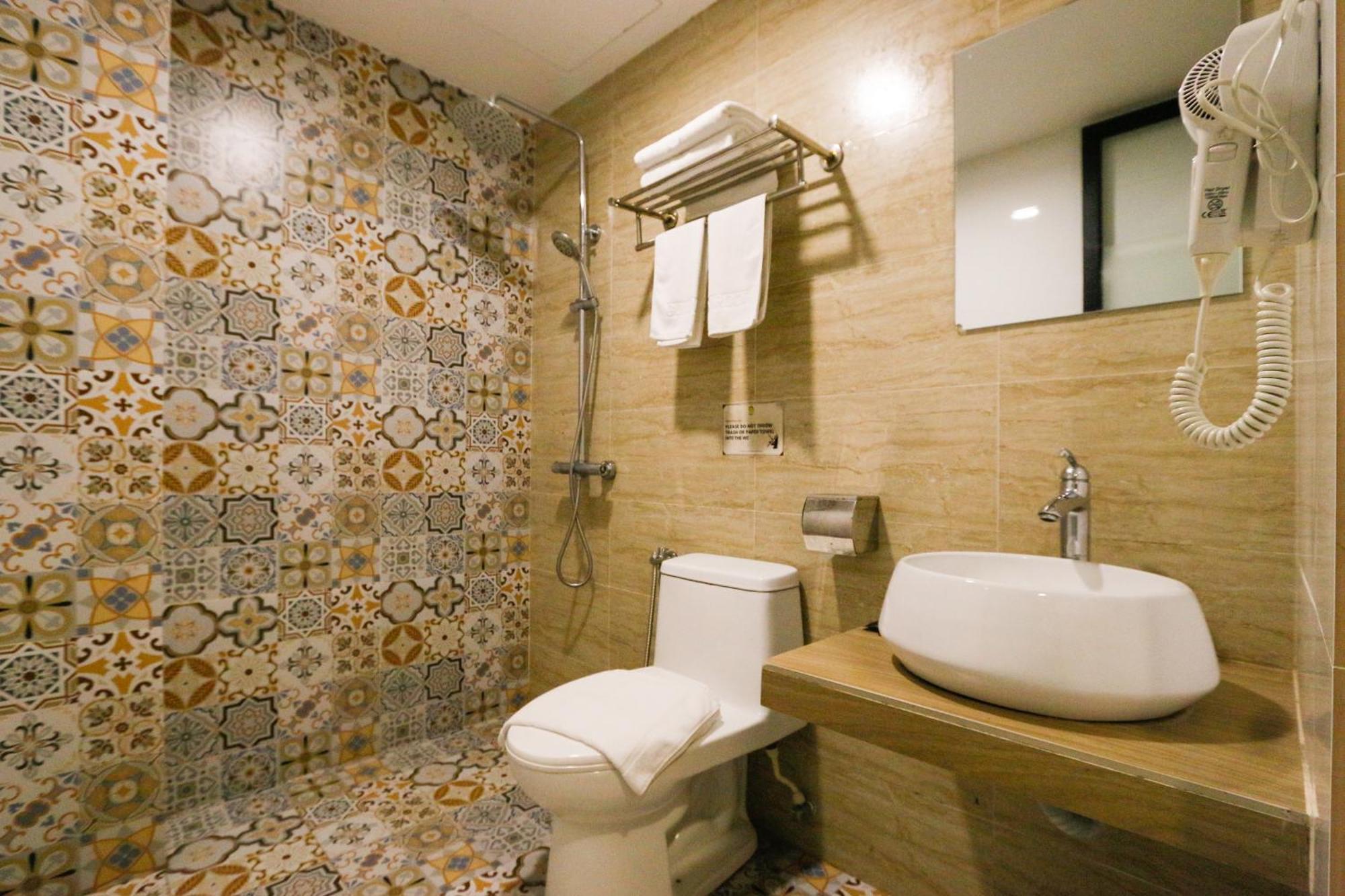 Golden Roof Hotel, Seri Iskandar Ngoại thất bức ảnh