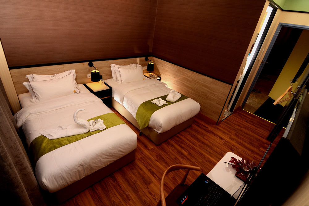 Golden Roof Hotel, Seri Iskandar Ngoại thất bức ảnh